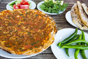 Türk Yemekleri; Lahmacun