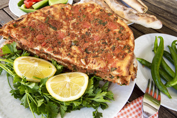 Türk Yemekleri; Lahmacun