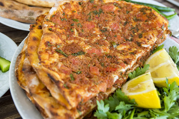 Türk Yemekleri; Lahmacun