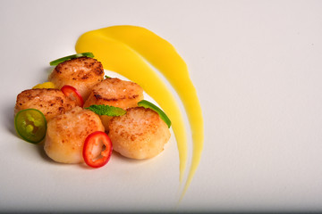 Scallops with Peppers and Mango Sauce Garnish