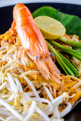 Thai noodle shrimp. Thailand's delicious national dishes