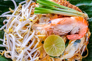 Thai noodle shrimp. Thailand's delicious national dishes
