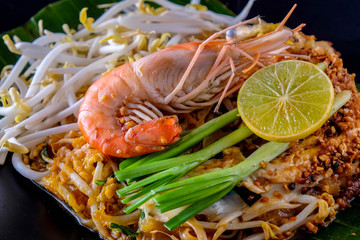 Thai noodle shrimp. Thailand's delicious national dishes