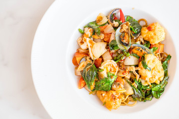 stir-fried spicy seafood spaghetti