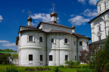 Fototapeta na wymiar MOSCOW, RUSSIA - MAY, 2017: Novospassky Monastery in spring day