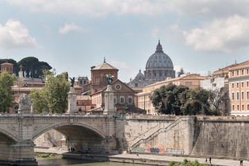 Fototapeta na wymiar Looking at San Pietro from river Tiber in Rome