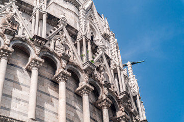 Naklejka premium Close view of the Dome of the Baptistery di San Giovanni, Pisa