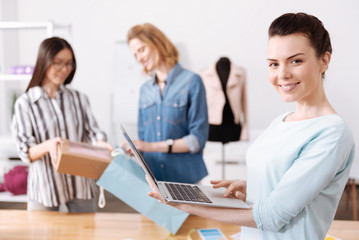 Obraz premium Pretty atelier worker working on a laptop