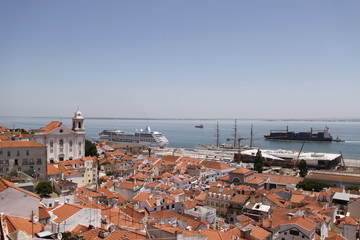 Panorama urbain et fleuve Tage à Lisbonne, Portugal