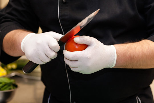 process of preparing meals, cleaning the tomatoes peeled, cooking appliances concase