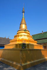 Fototapeta premium Golden Pagoda in the Thai Temple of the North of Thailand