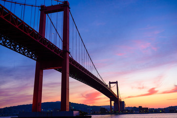 夕暮れの若戸大橋