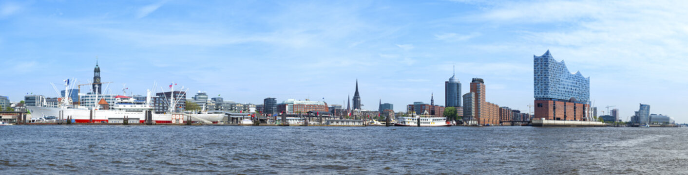 Hamburg harbor Panorama