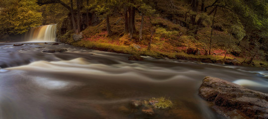 Fototapeta premium Sgwd Ddwli Uchaf waterfall in full flow after heavy rainfall on the river Neath, near Pontneddfechan in South Wales, UK.