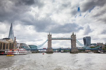Obraz premium LONDON/UK - MAY 20 : London skyline with Tower Bridge and The Shard skyscraper seen from the Thames