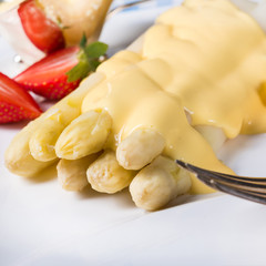 Asparagus , hollandaise sauce and baked potatoes