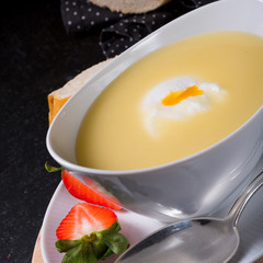 Asparagus cream soup with egg