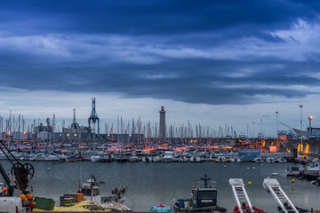 Port de Sète un soir d'orage, Hérault, Languedoc, Occitanie en France