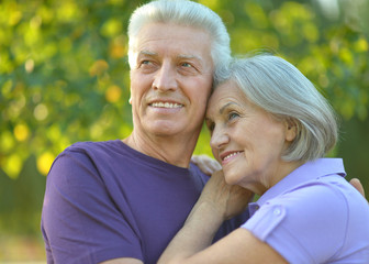 Fototapeta premium senior couple hugging 