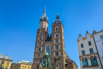Fototapeta na wymiar Amazing view with Saint Mary´s Church in the Rynek Glowny ,Market Main Square in Krakov, Poland, Europe