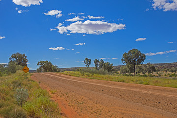 Warnschild am Highway