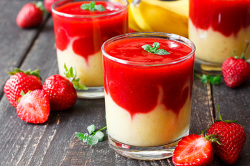 Strawberry banana smoothie