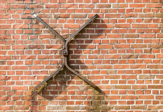 Antiker Maueranker auf einer Fassade