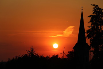 Fototapeta premium sonnenuntergang, abendrot, himmel, cloud, sonne, kirche, landschaft, stadt, silhouette, abend, nacht, rot, abernddämmerung, sommerabend