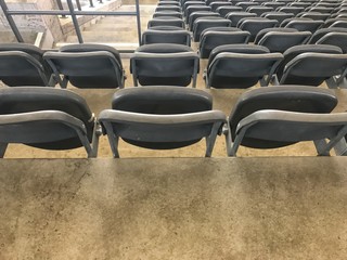 Fototapeta premium Klappstühle im Stadion