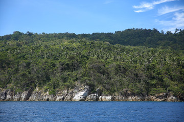 Naklejka premium tropical blue sea and island with stone