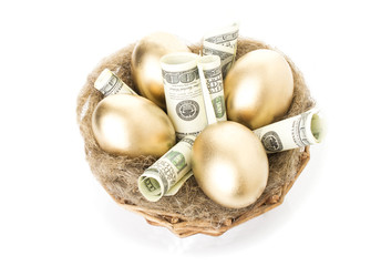 Naklejka premium Nest with golden eggs on a white background