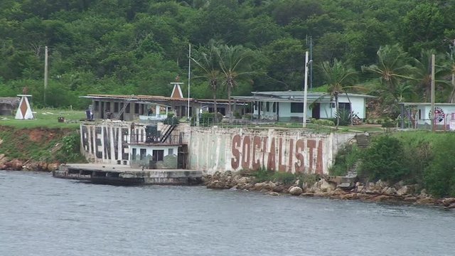 "Welcome Cuba Socialist" sign in Cienfuegos