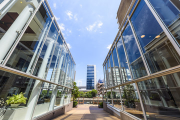 ガラス張りの建物