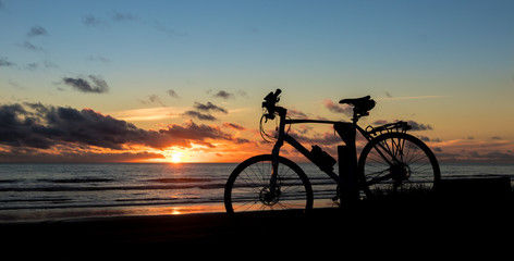Fototapeta premium Beach Bkie Sunset