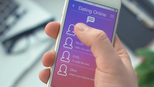 Recieving new message on dating app on the smartphone