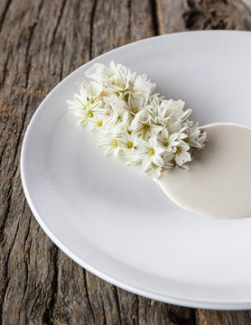 Conger eel and estrellas de mar dish with flowers