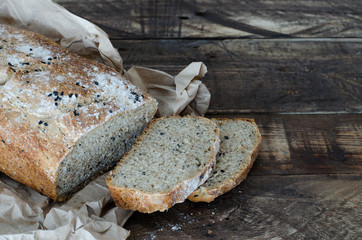 Pan recién horneado en rodajas