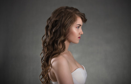 Piękna kobieta brunetka - portret
