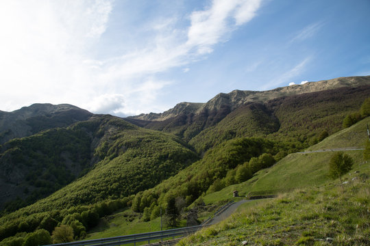 Di fronte al  parco nazionale dell'Appennino Tosco-Emiliano, Cima Canuti, primavera, Toscana