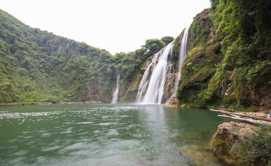 Fototapeta premium Jiulong wodospady (dziewięć smoczych wodospadów) w Luoping, prowincja Yunnan, Chiny