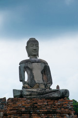 Buddha in der Tempelanlage von Wat Chaiwatthanaram