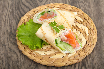 Salmon bread roll