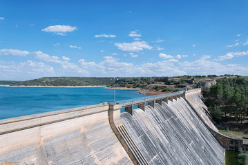 Presa del pantano de Peñarroya. Ciudad Real. España.