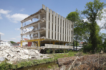 Parkhaus, Abri&szlig;haus