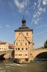 Bamberger Wahrzeichen: Altes Rathaus zwischen dem Strom