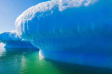Foto op Plexiglas Azure shimmering beautiful iceberg in Antarctica with green reflection. Green color from underneath around icebergs is rarely seen.  © Achim Baqué