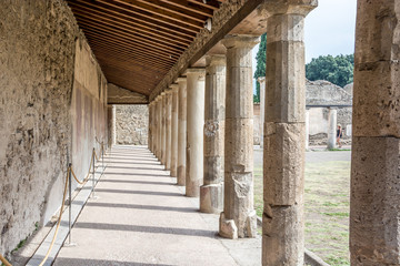 Obraz premium Narrow corridor, Pompeii, Italy