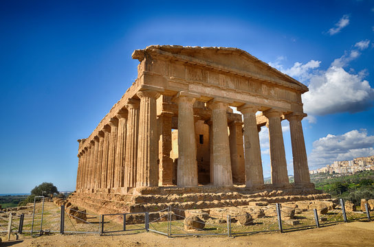 Greek temple of June, at Agrigento, Sicily © Marta P. (Milacroft)
