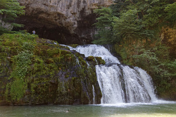 Fototapeta premium Cascades aux source du Lison, dans le Doubs
