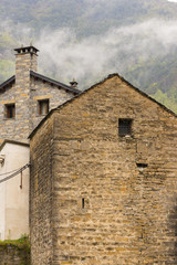 Fototapeta na wymiar Through the village of Broto in Huesca, Pyrenees